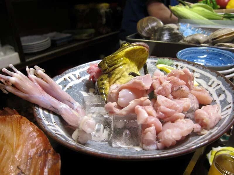 Где едят людей страна. Сашими из лягушки. Блюда из человеческого мяса.
