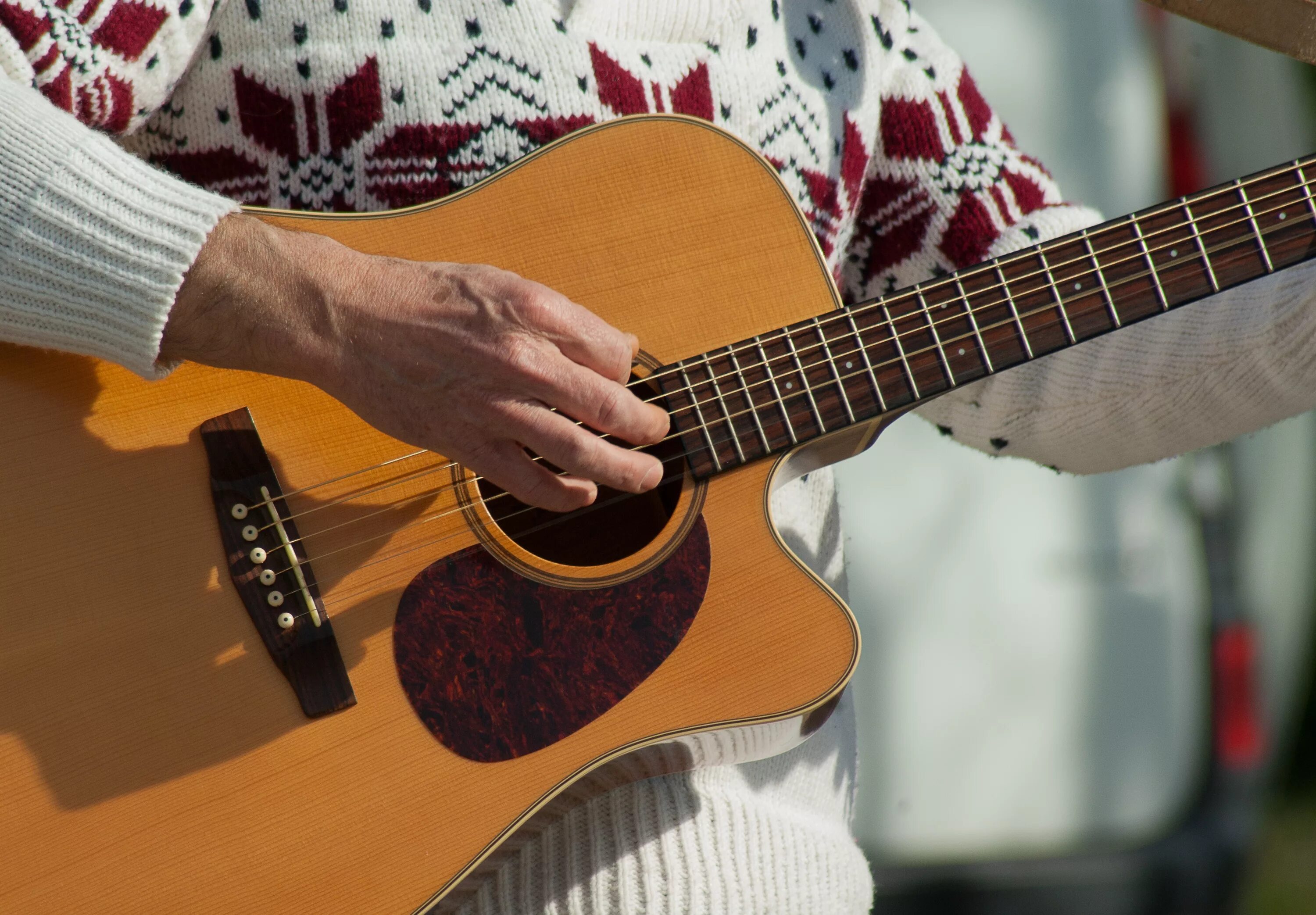 Gitar. Гитара. Акустическая гитара. Красивые гитары. Акустический гитарист.