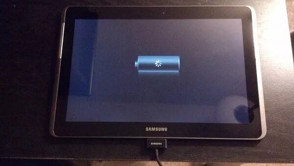 Планшет таб 2 7.0 самсунг зарядка. Samsung Galaxy Tab 10.1 зарядка. Самсунг таб 6 планшет черный экран. Samsung Galaxy Tab 10.1 не заряжается. Черный экран планшете делать