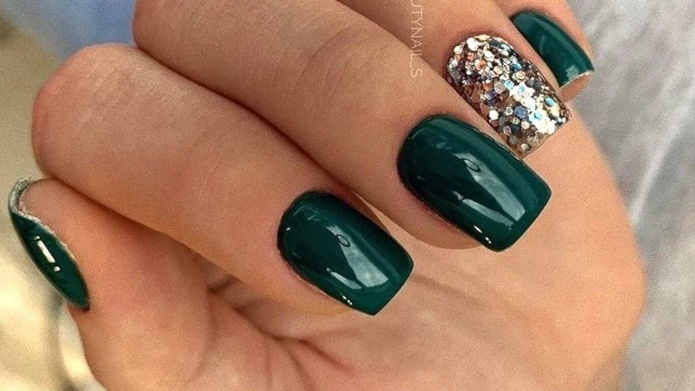 Emerald umh-2800. Изумрудный миндаль 2022. Колумбийский изумруд. Изумруд 2023. Зелёный маникюр 2023 миндаль.