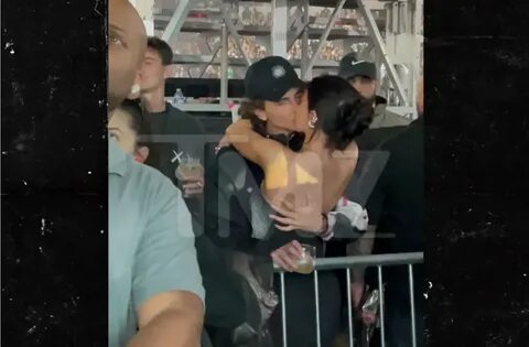 Kylie Jenner y Timothée Chalamet confirman su romance con apasionados besos en el concier...
