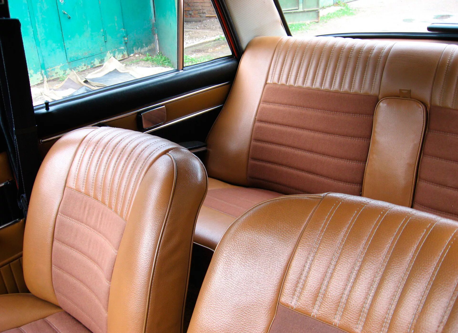 Ваз 2101 tuning interior. Салон ваз классика. Черный салон ваз 2101. Ваз 2107 салон мерседес. Ранний салон ваз 2107.