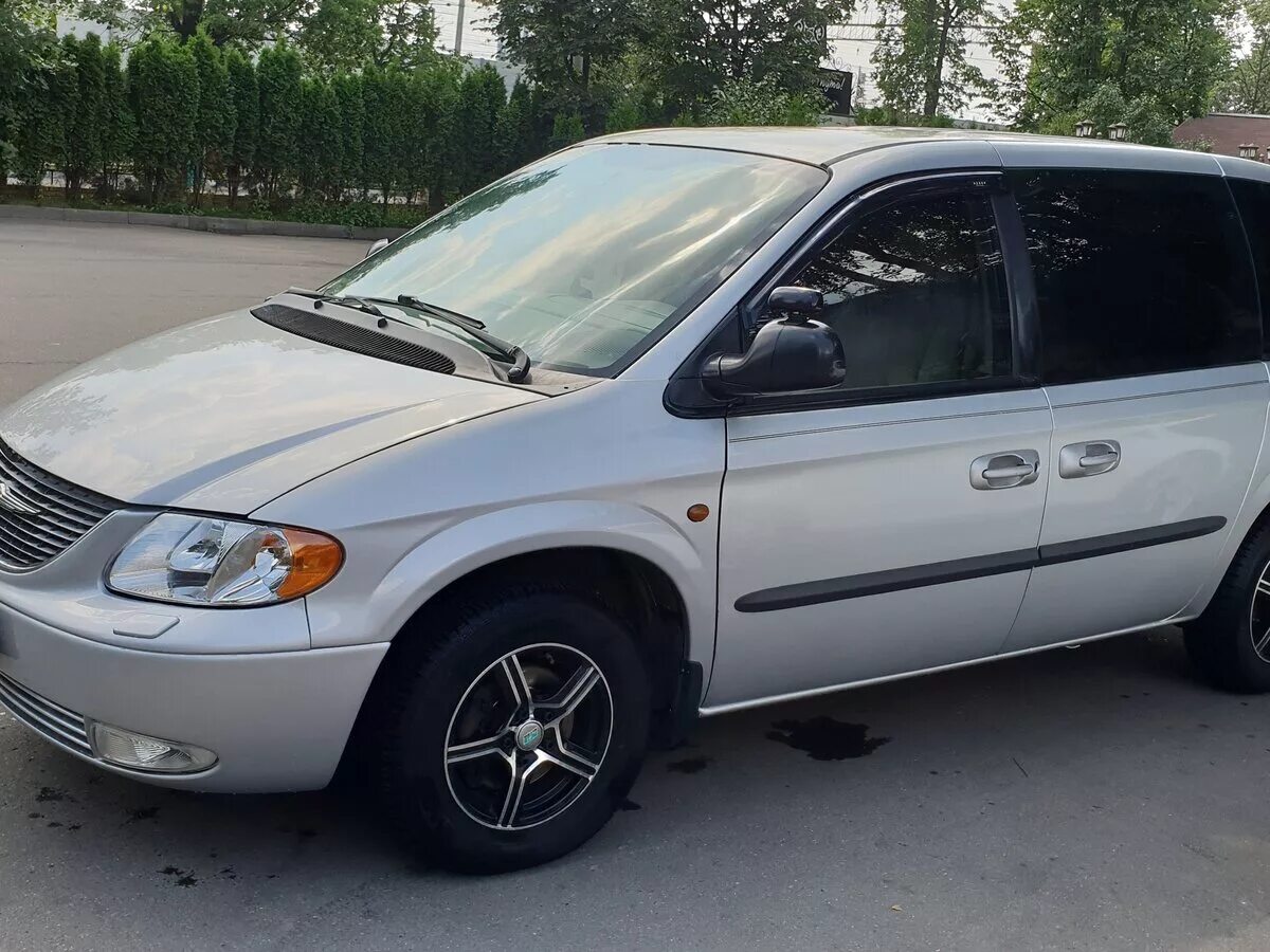 Chrysler minivan 2002. Крайслер гранд вояджер 2002 года. Chrysler voyager 2002 года. 4 2002. Chrysler minivan 2002.
