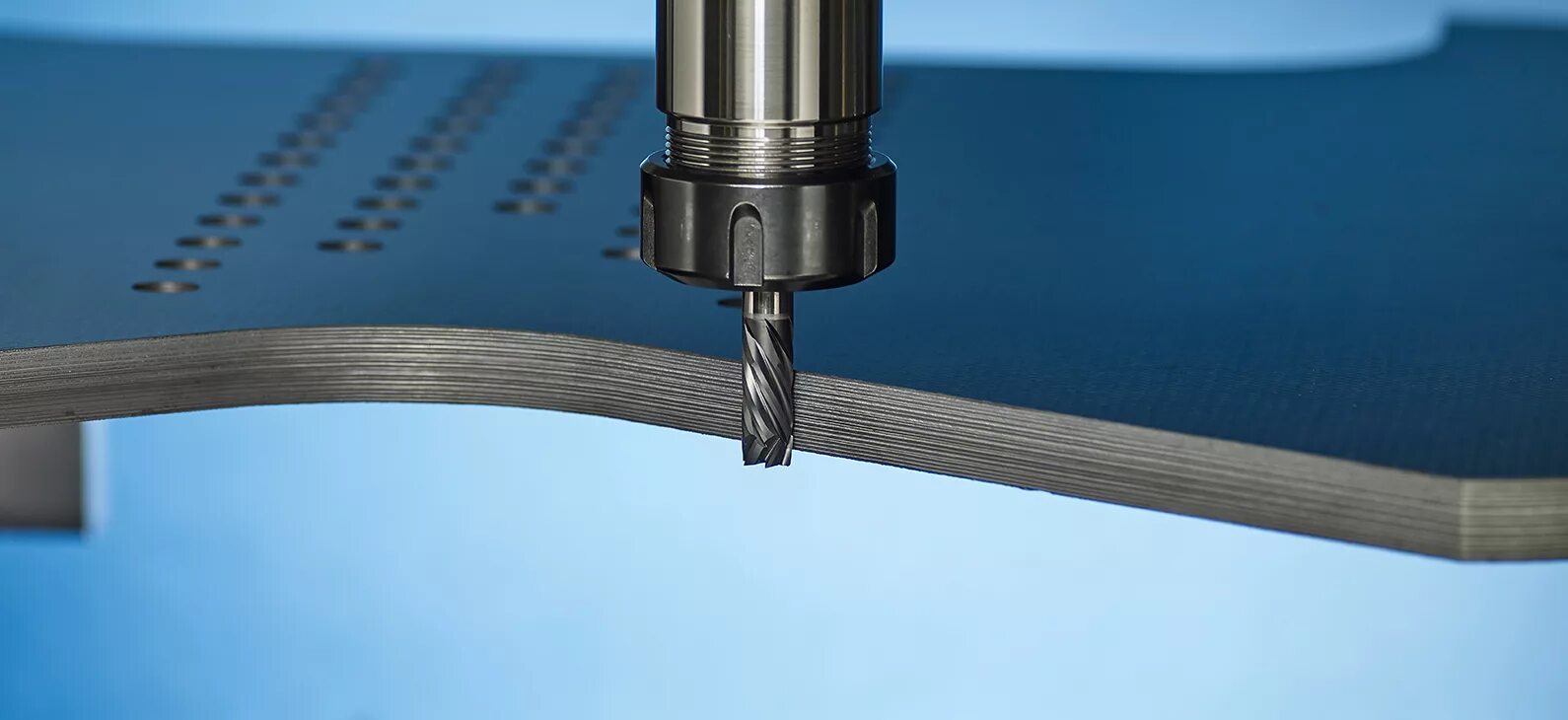 Фрезеровка cnc композитного материала. Обработка композита. Фрезеровка композита на чпу. Обработка композита. Cnc фрезеровка алюкобонда.