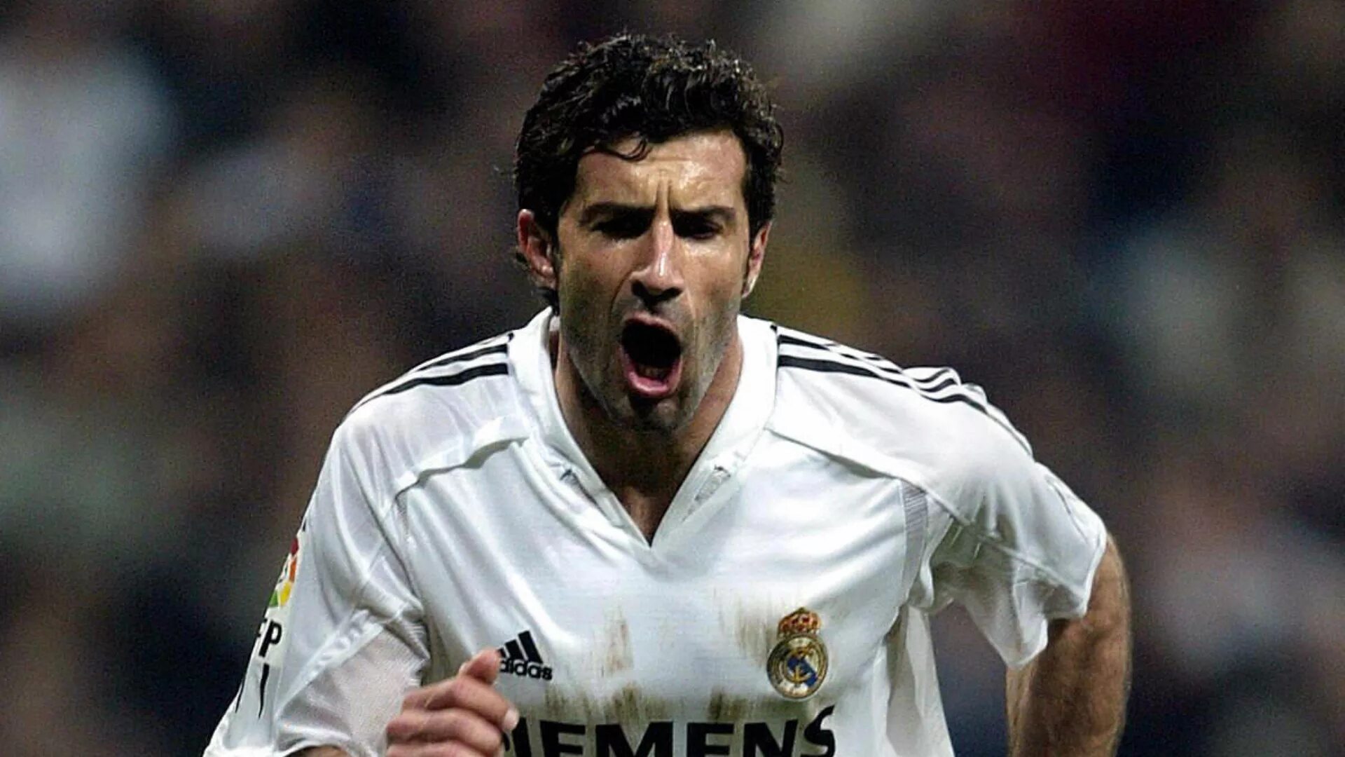 Луиш фигу реал мадрид. Luis figo футболист. Луиш фигу реал мадрид 2001. Луиш фигу. Фигу реал.