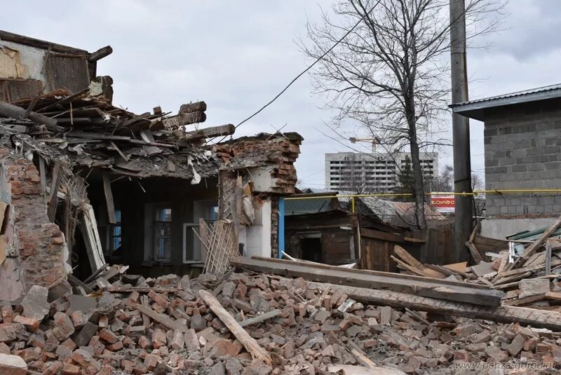 Расселение аварийного жилья вологда. Ветхое жилье. Расселение из аварийного жилья. Архангельск расселение аварийного жилья. Ветхий жилой фонд киров.