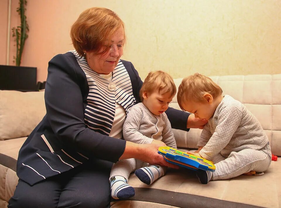 Растя няня. Няня. няня для двойняшек. няня фото. социальная няня для детей-инвалидов.