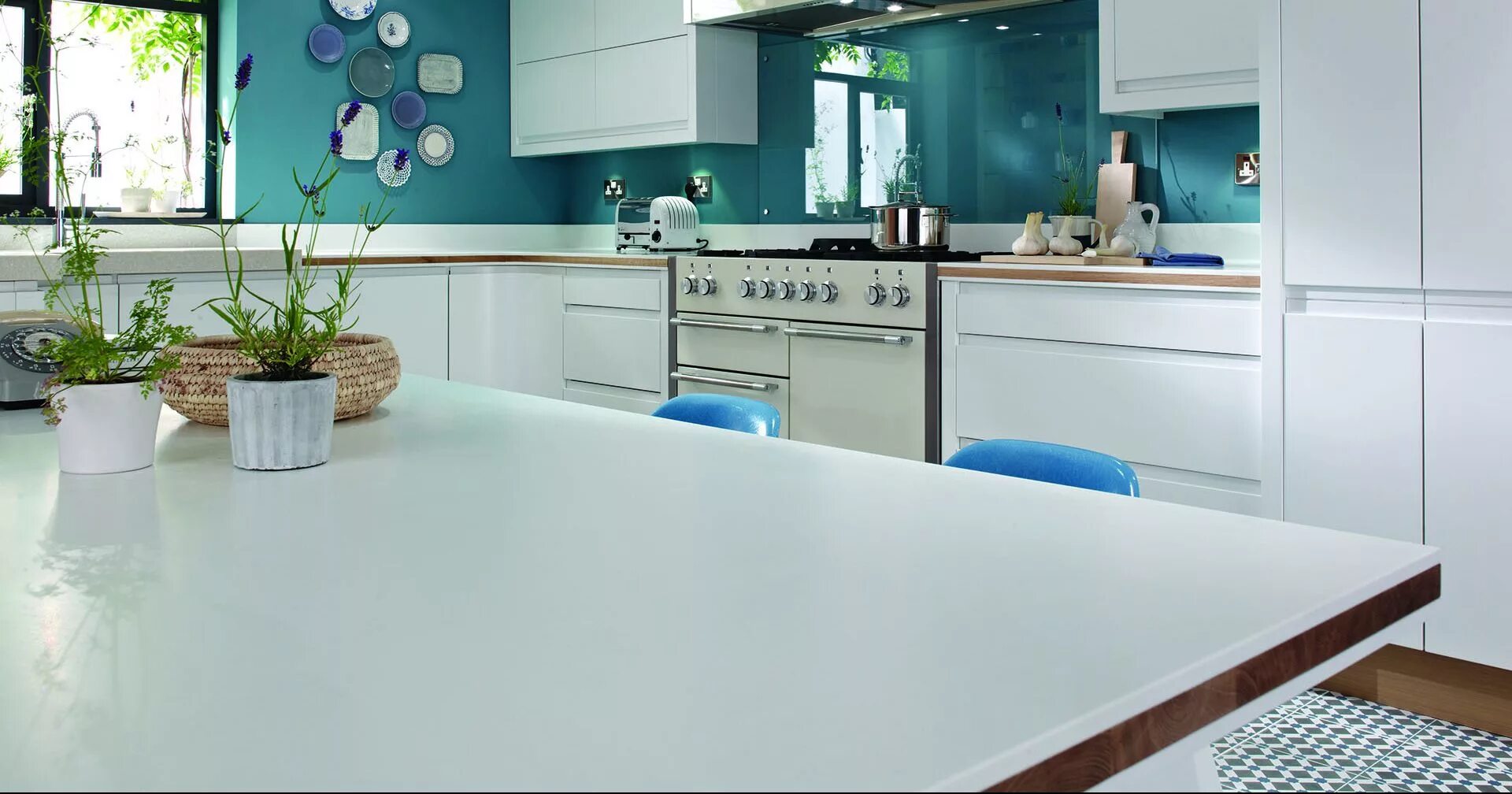 Фон кухня для фотошопа. Чистая кухня. Кухня фон. Поверхность стола на кухне. Поверхность кухонного стола белая.