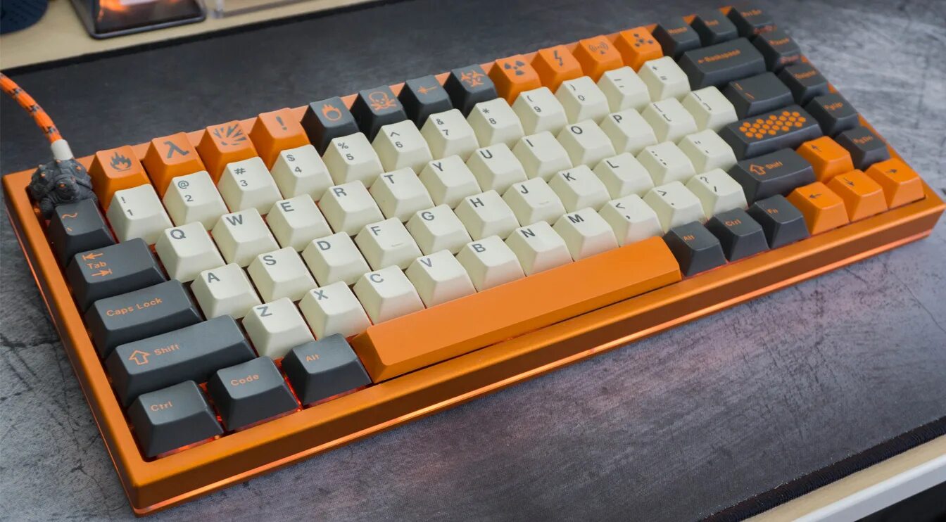 Вб клавиатура. Кастомная механическая клавиатура 80%. Kbd75v2 w/ Kailh Cream Switches + GMK Darling keycaps. Клавиатура Volt 80. Кихрон клавиатура.