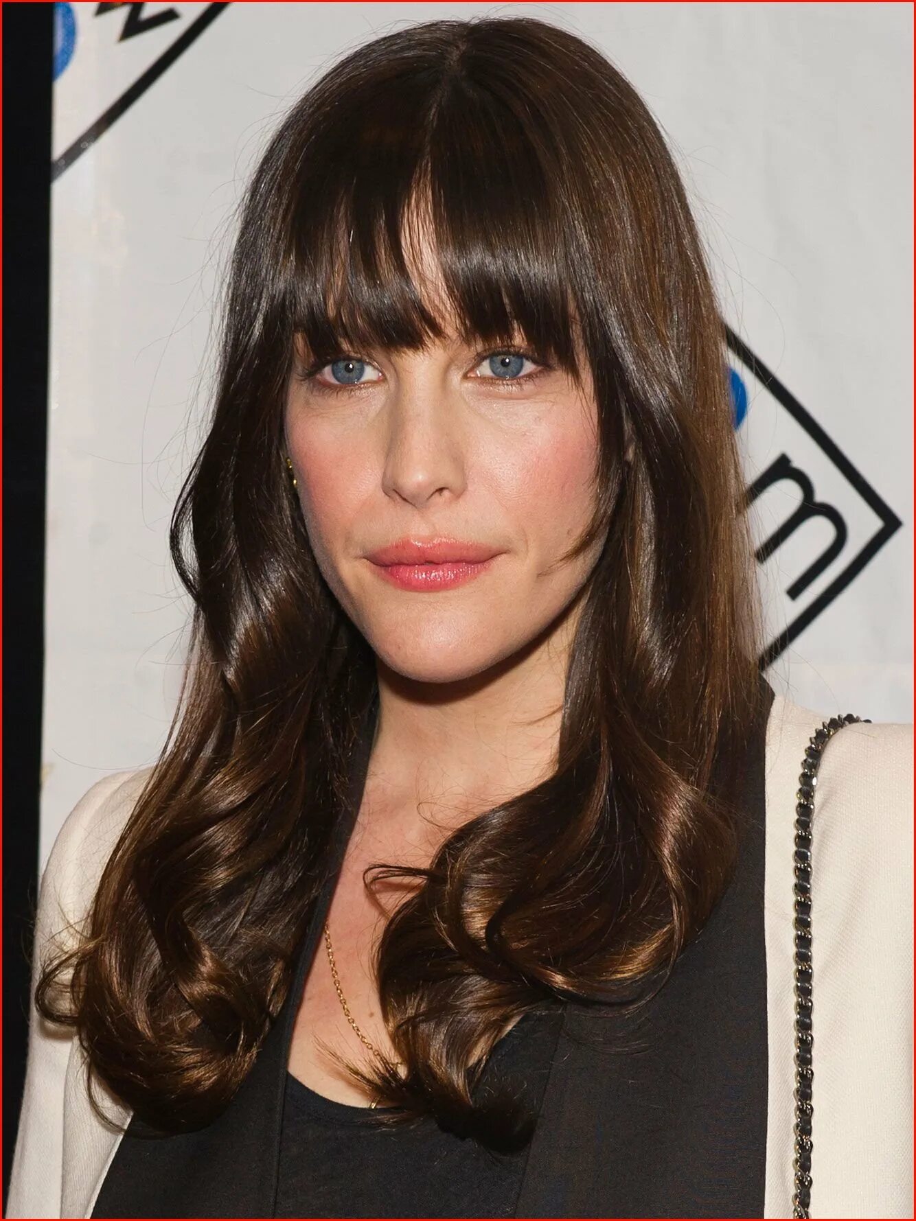 Алекса чанг челка. Алекса чанг тип лица. Удлиненное лицо. Сара джессика паркер макияж глаз. Ева лонгория с челкой.