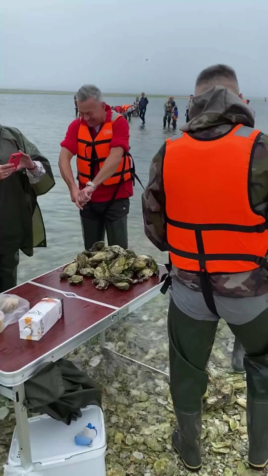 Погода буссе сахалинская область. Озеро буссе с мусором фото. Озеро буссе сахалин. Сахалин устричный остров буссе. Погода буссе сахалинская область.