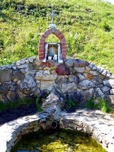 Родник Святой Казанской Богородицы в Воронежской области. Святой источник святителя Митрофана Воронежского село Гончаровка. Родник Святой Богородицы Воронеж. Родник, Святой источник иконы Богородицы. Где находится святые источники