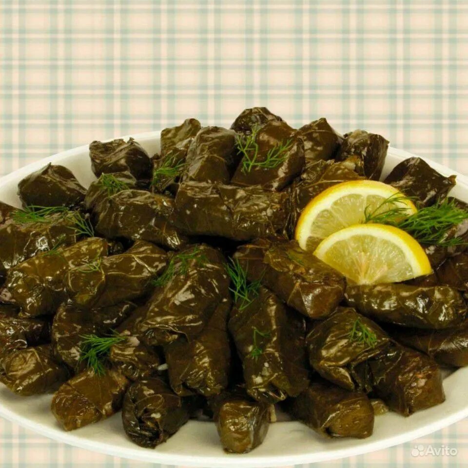 долма азербайджанская в виноградных. долма из говядины с виноградными листьями. долма из говядины с виноградными листьями. хамур долма. Rtktv долма.
