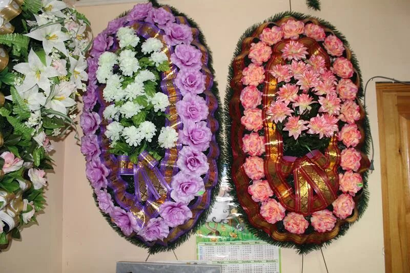 памятник со столом. радищева 38 мурманск ритуальные услуги. радищева похоронное бюро. ритуальные услуги мурманск радищева. радищева похоронное бюро.