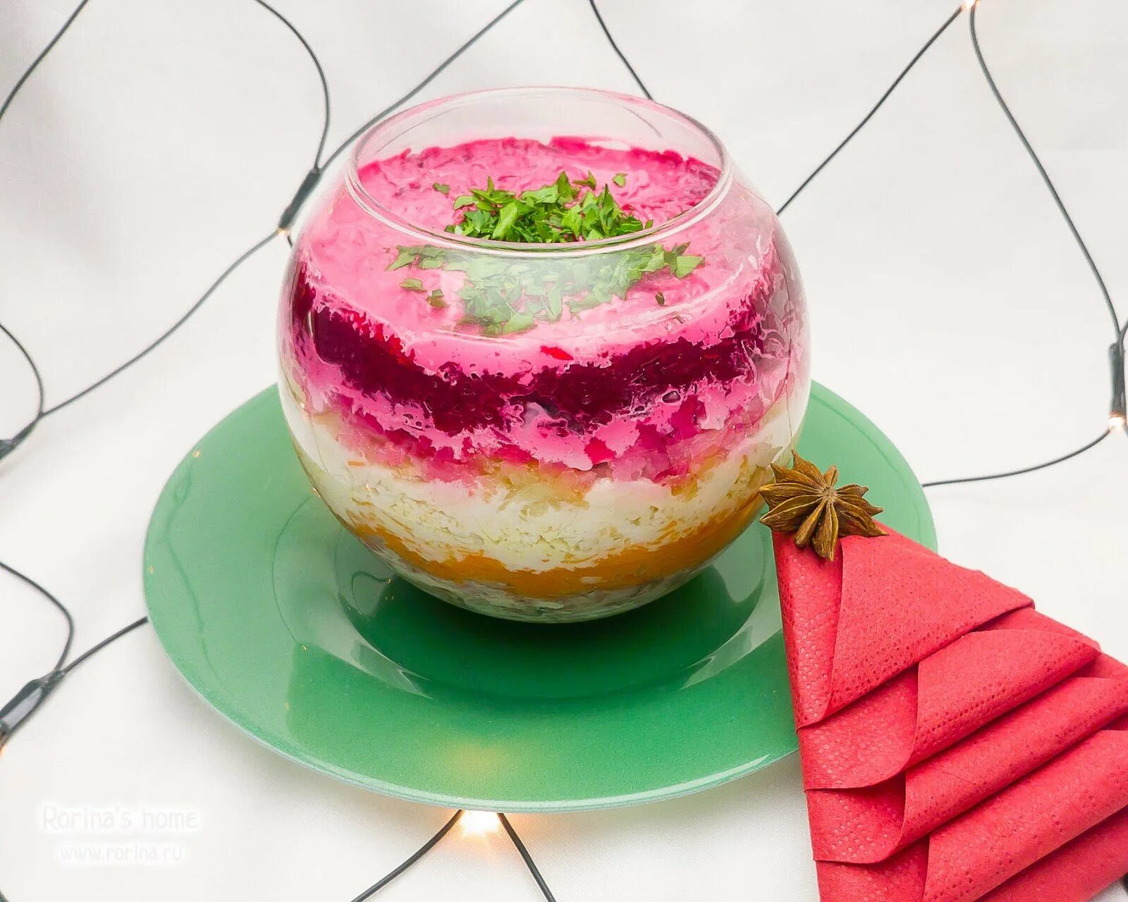 салат под шубой в ресторане. сельдь под шубой необычная подача. селедка подшуба. оригинальная подача селедки под шубой. селёдка под шубой необычная подача.