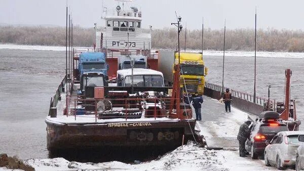 Паром Салехард Приобье. Паром Салехард-Приобье РТ-767 каюта. Обь-Иртышское речное пароходство Салехард. Ледоход Салехард.