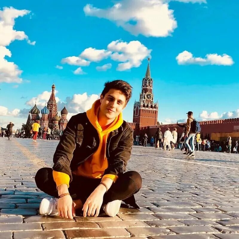 Бэрронс. На фото кто он. Как найти человека по фотографии. На фото кто он. На фото кто он.