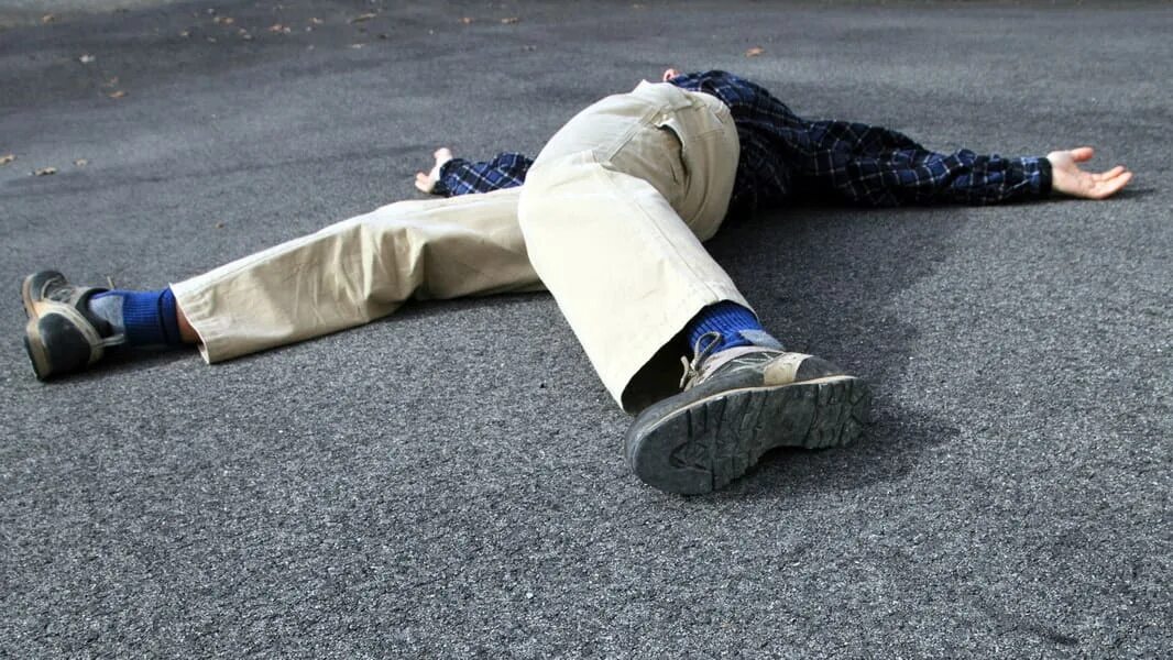 Человек паадетс высоты. Падает с высоты. Высота разбитое. Высота разбитое. Высота разбитое.