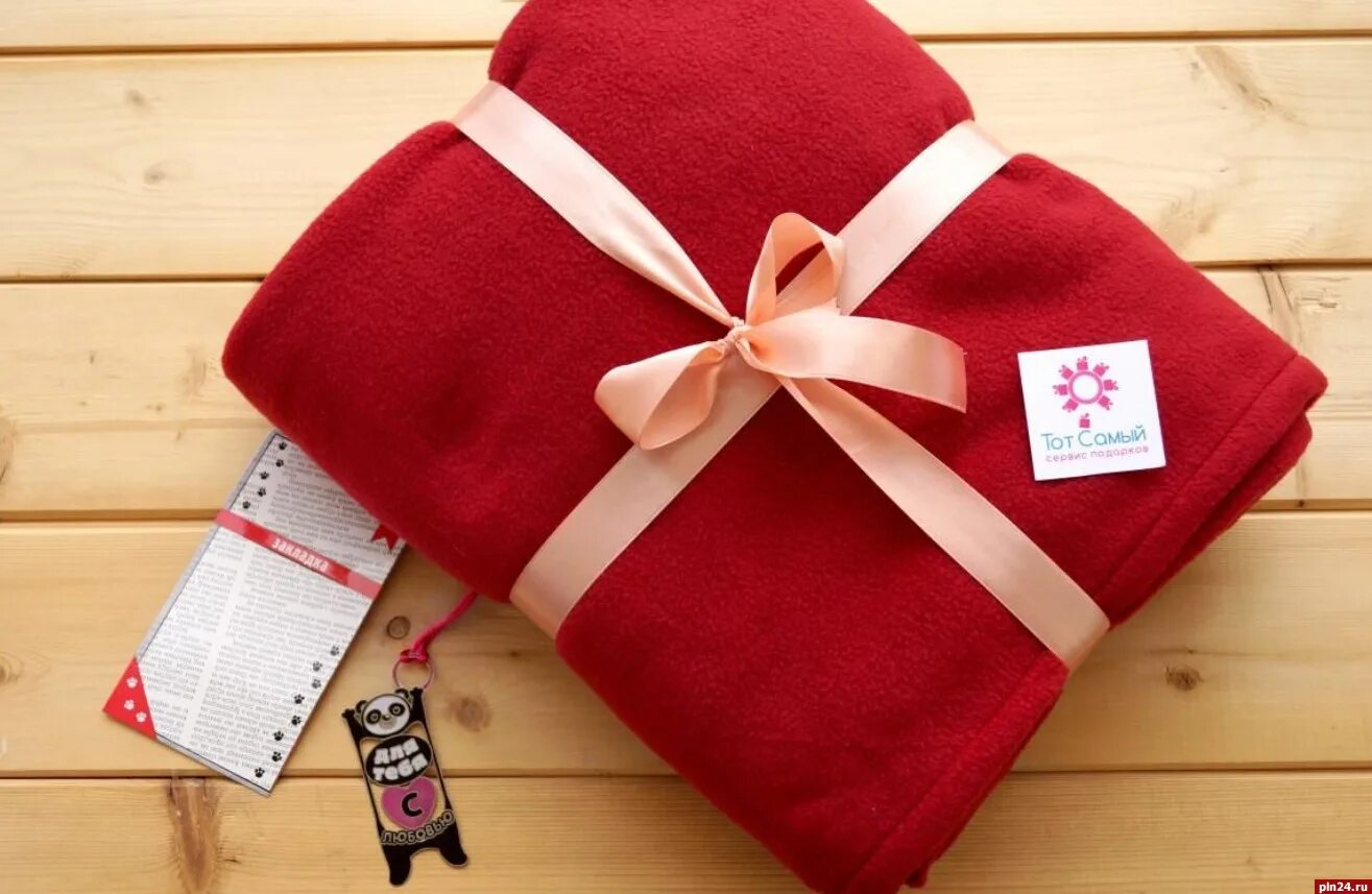 Можно ли подарить. Упаковка полотенца в подарок. Упаковать полотенце в подарок. Плед в подарок. Упаковать плед в подарок.