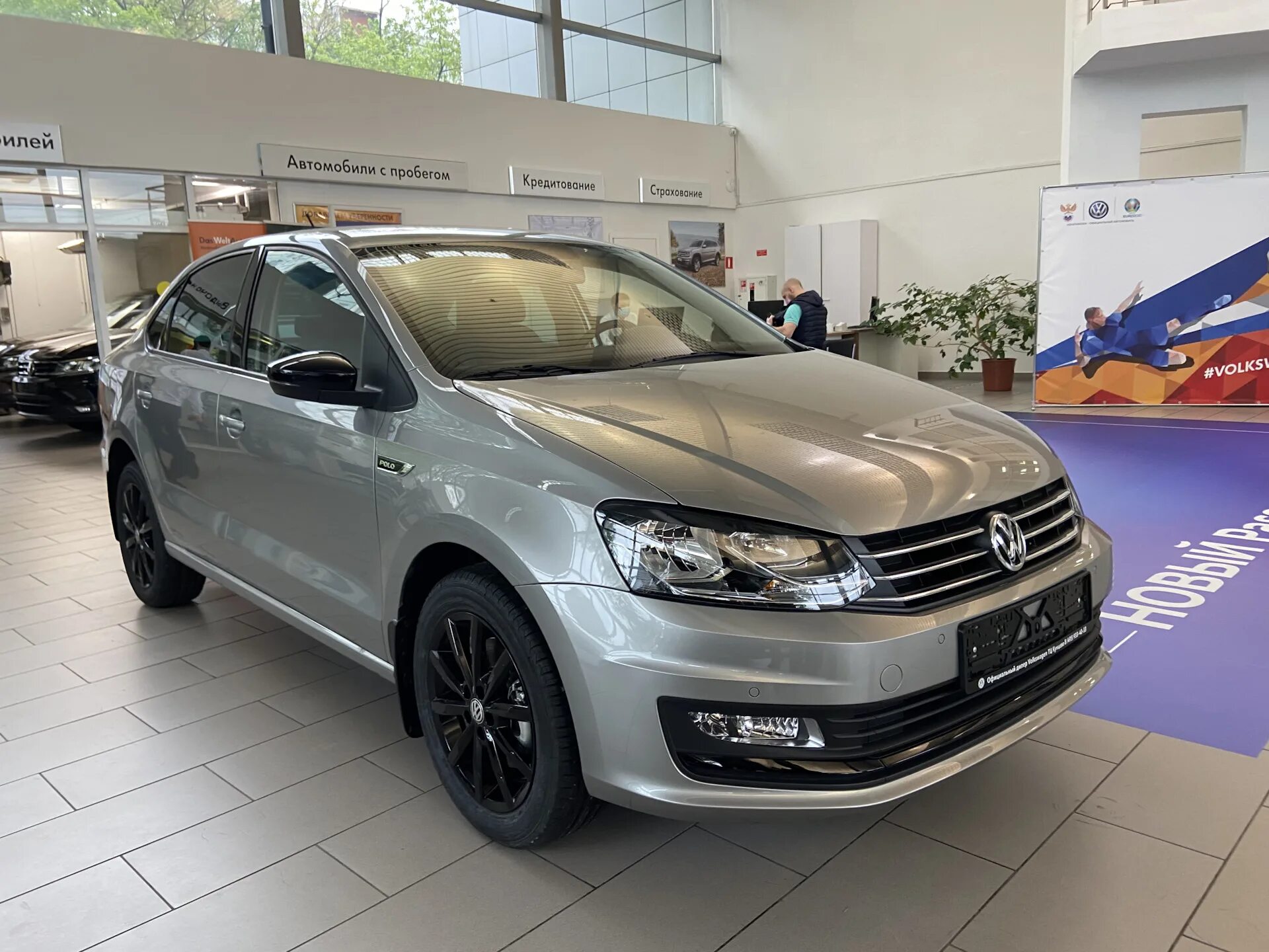Поло 2019 отзыв. Volkswagen polo 1. Polo highline 2019. Фольксваген поло conceptline. Фольксваген поло 2019 года.