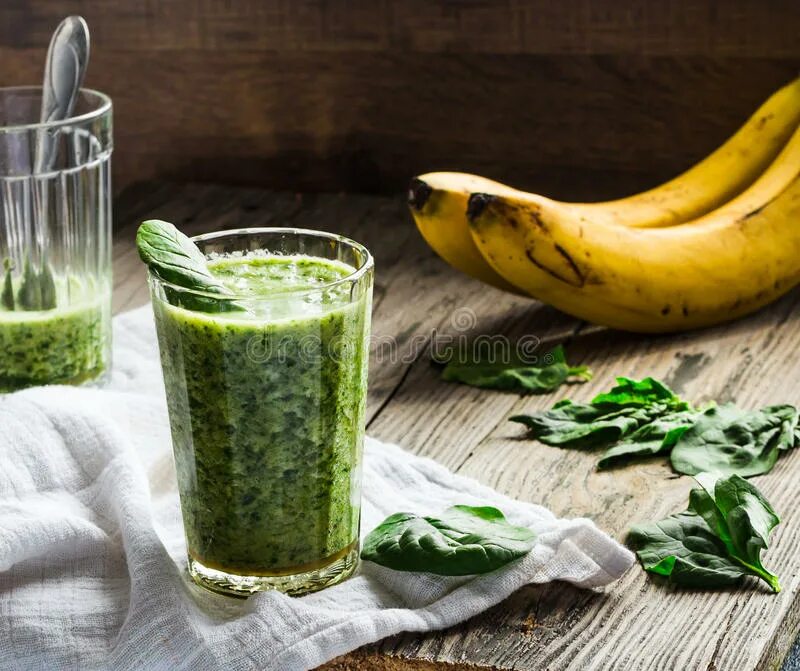 Смузи шпинат авокадо яблоко. Банан со шпинатом. Смузи шпинат киви банан. Смузи шпинат апельсин. Банан со шпинатом.