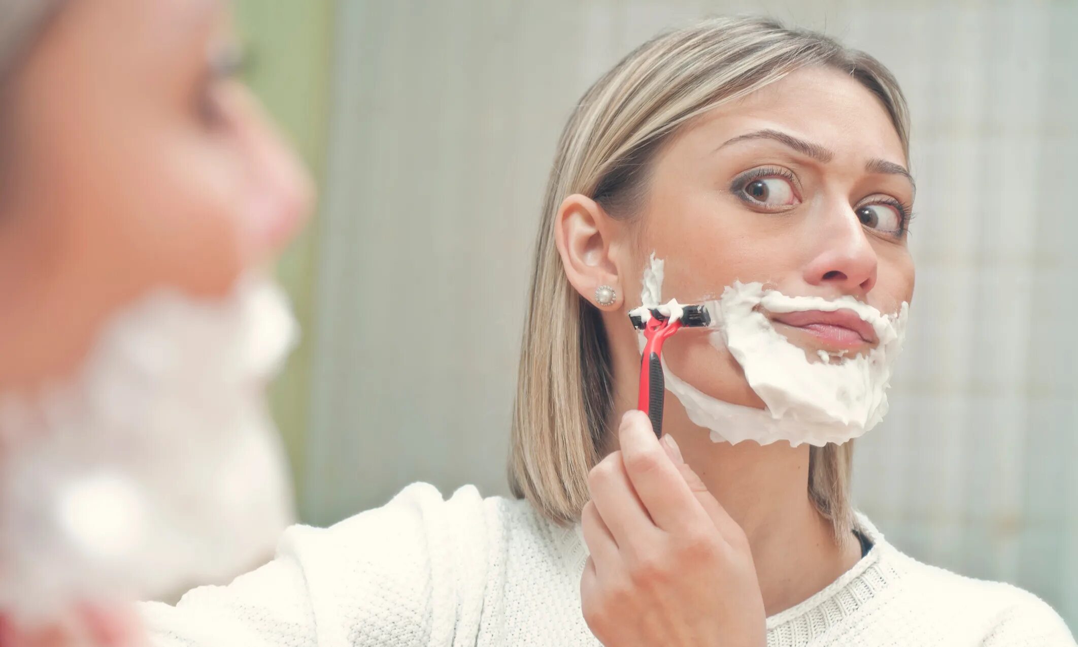 Теток бреют. Shaving woman. Магазин бриться для женщины. Woman shaving face. Девушка броется арт.