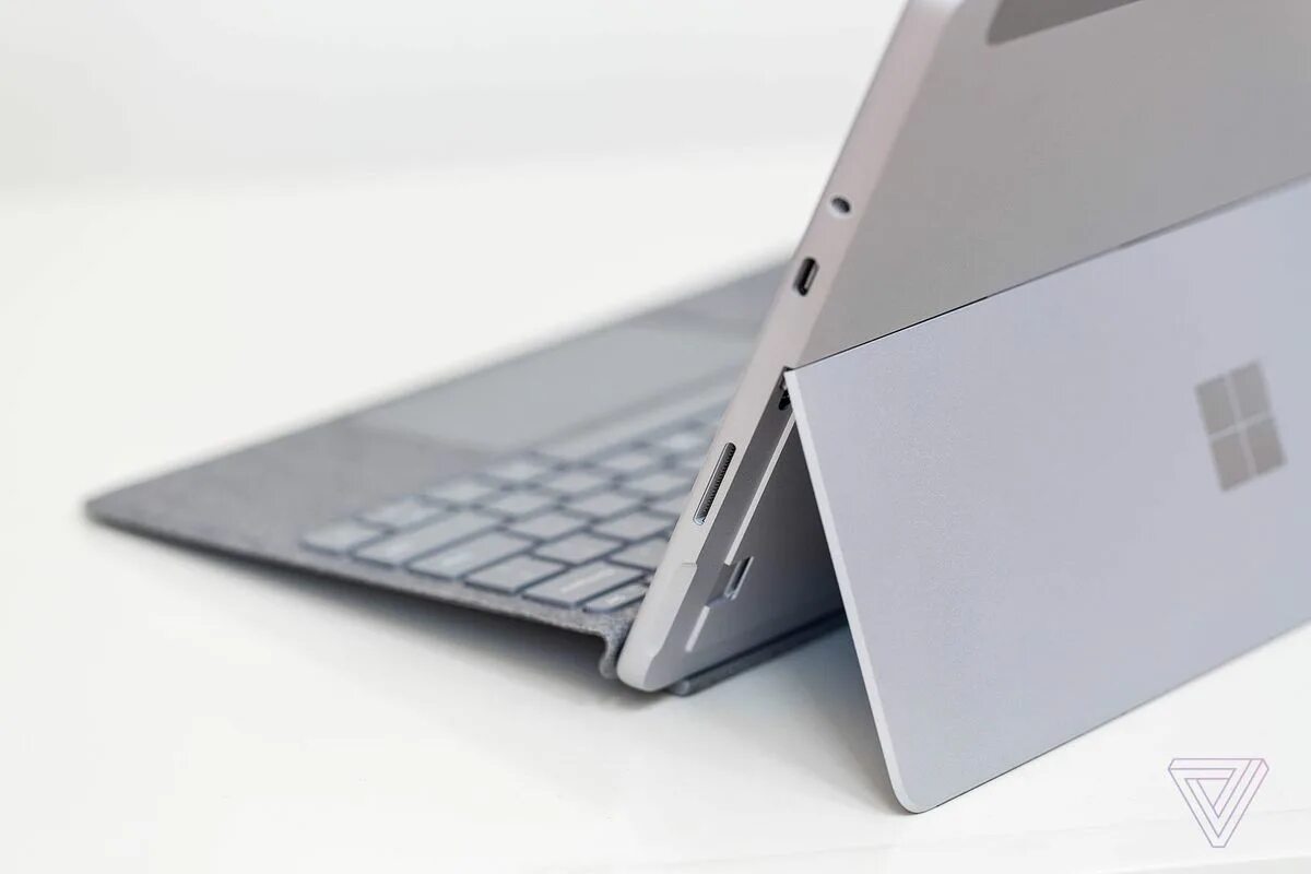 Серые планшеты купить. Планшетный компьютер Microsoft surface. Компьютер ноутбук планшет. Маленький компьютер Майкрософт. Surface 7.