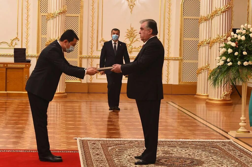 Власти таджикистана о теракте. Эмомали Рахмон инаугурация президента. В 2009 году Эмомали Рахмон награждён орденом. Правительство Таджикистана министры.