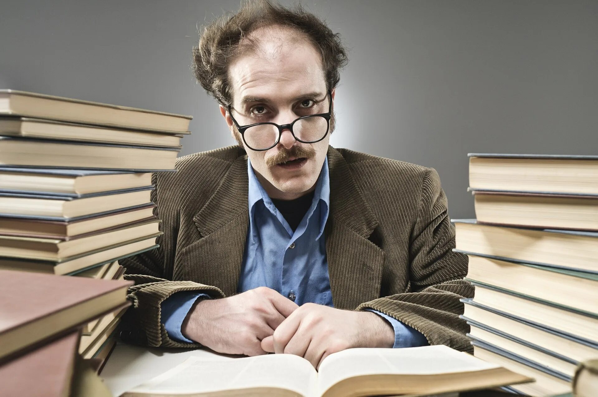 Профессор икс церебро. Ученый профессор. Пришла идея. Церебро чарльз ксавьер. Шлем профессора ксавье.