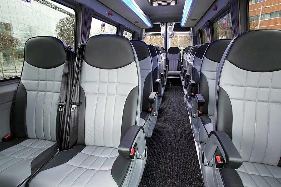 Мерседес спринтер турист. Мерседес Спринтер 10 мест. Mercedes Sprinter 516 салон. Мерседес Спринтер 30 местный. Мерседес Бенц Спринтер турист 2020.