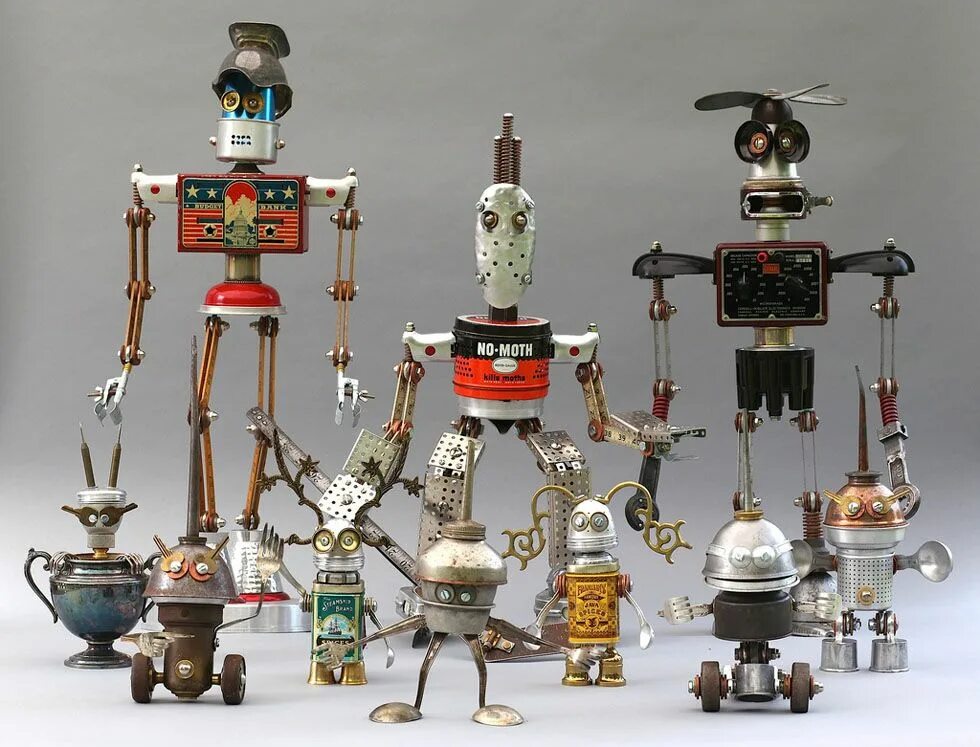 Robots out. Фигурки из радиодеталей. Скульптуры из радиодеталей. Робот Самоделкин. Робот из старых радиодеталей.