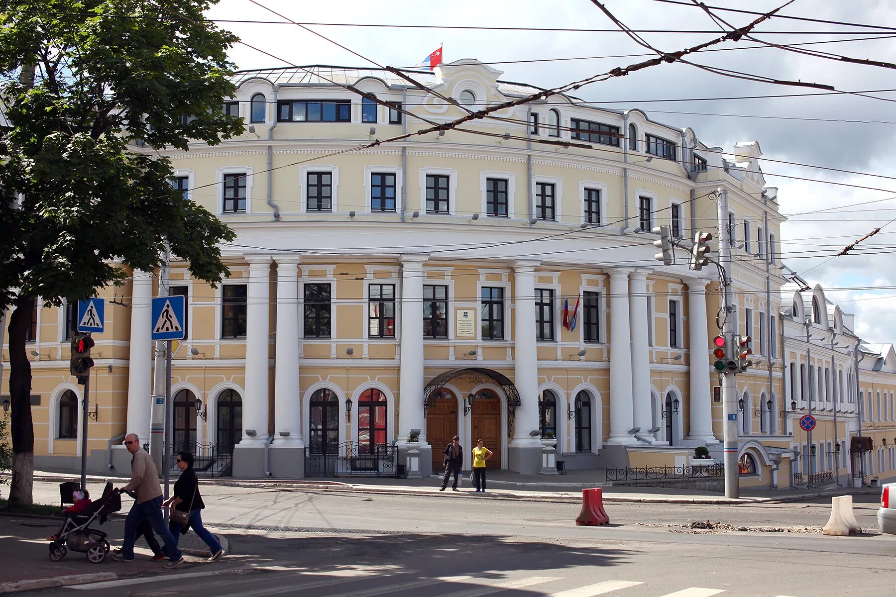 Городская управа города Калуги. Здание горуправы Калуга. Калуга улица Кутузова горуправа. Сайт городской управы г Калуги.