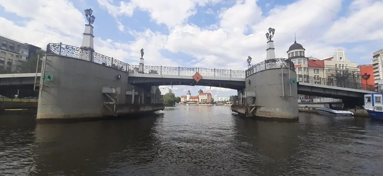 Высокий мост калининград разводной. Калининград разводной мост железнодорожный. Философский мост в калининграде. Юбилейный мост калининград. Берлинский мост в калининграде.