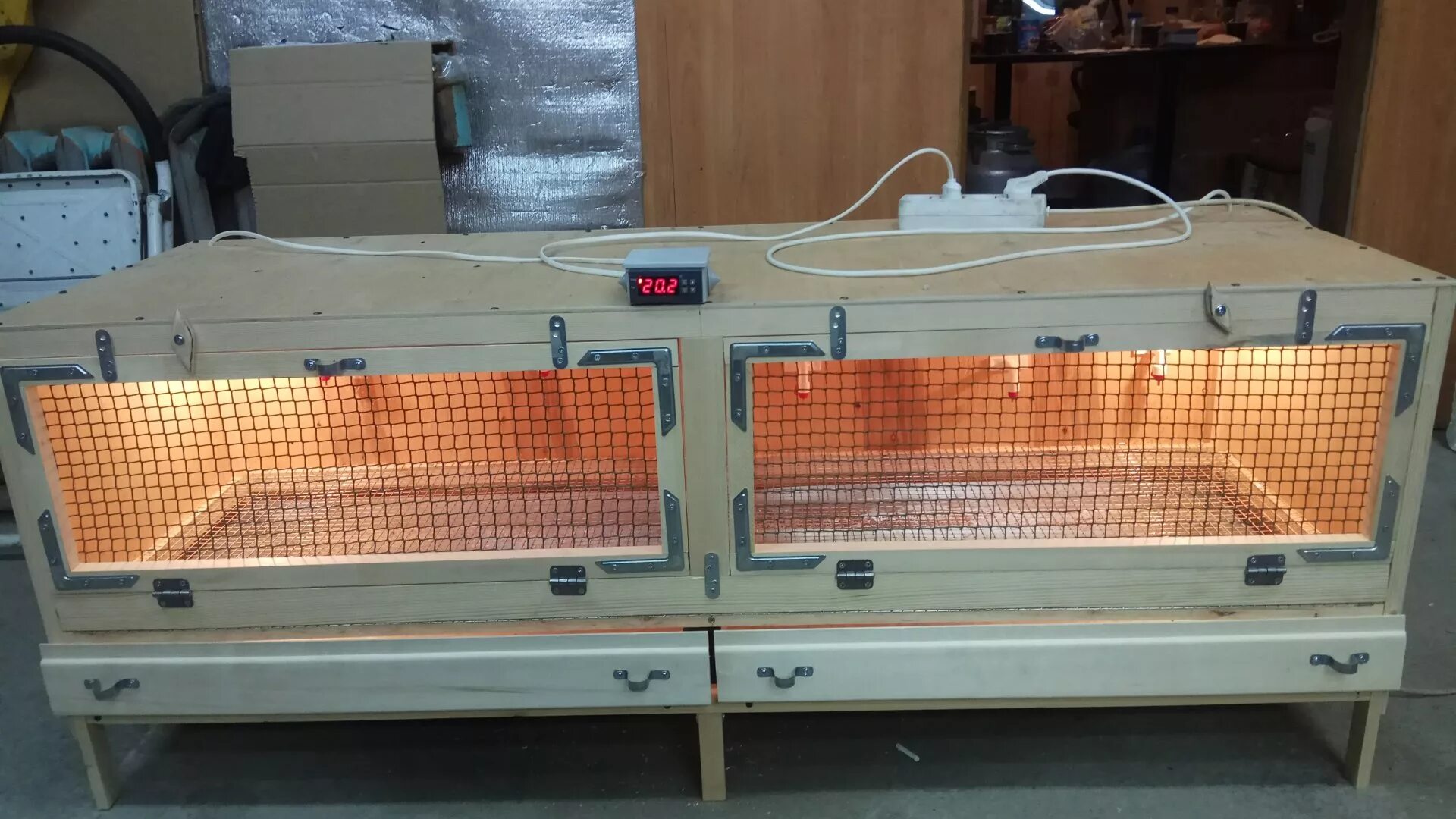 Брудер (на 78 цыплят)(910*520*620). Брудер на 100 перепелов. Клетка для перепелов с брудером. 5х50. Брудер на 100 бройлеров.