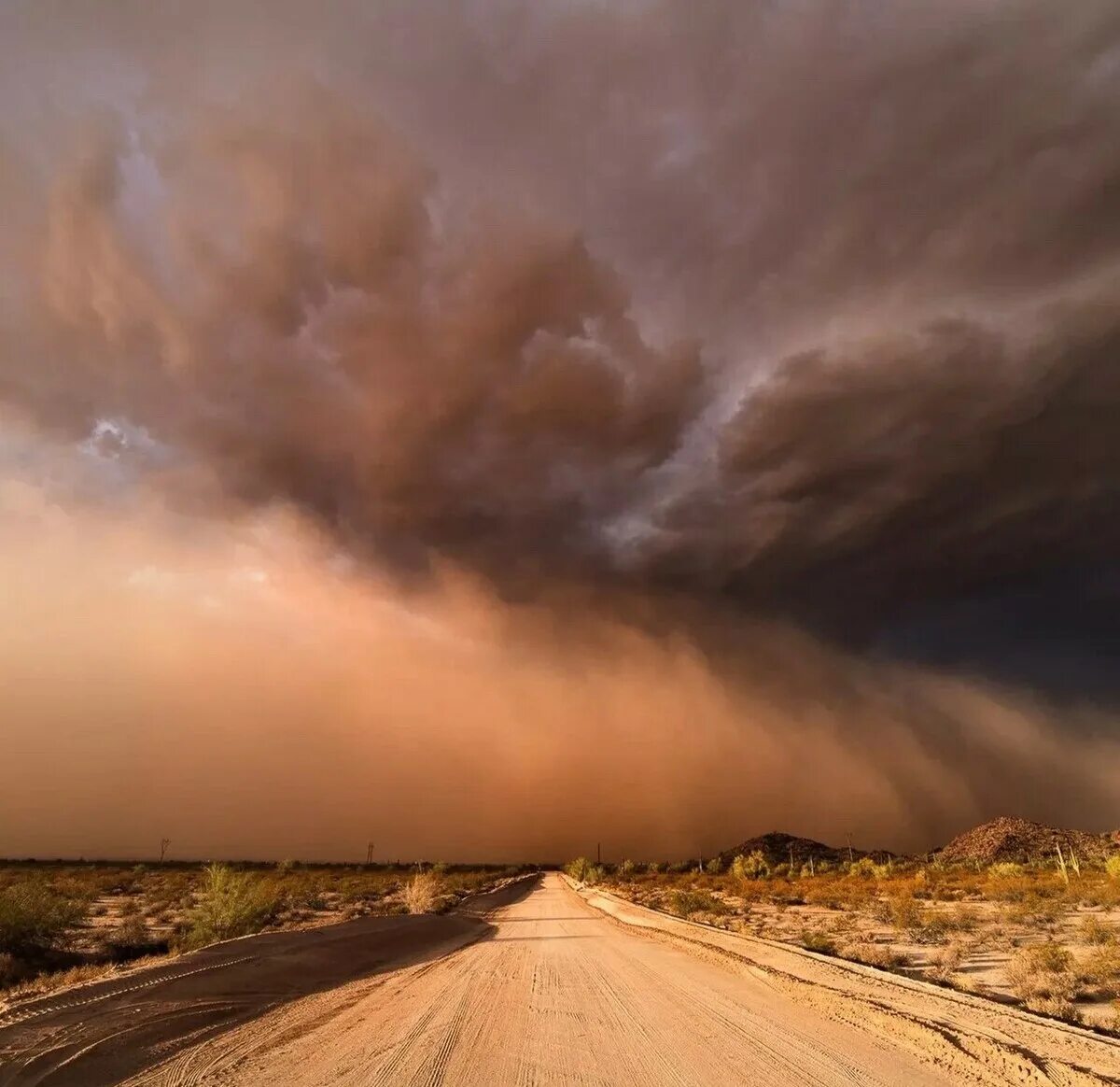 Тучи пыли. Песчаная буря в турции. Тучи пыли. Тучи пыли. Астрахань накрыла пылевая буря.