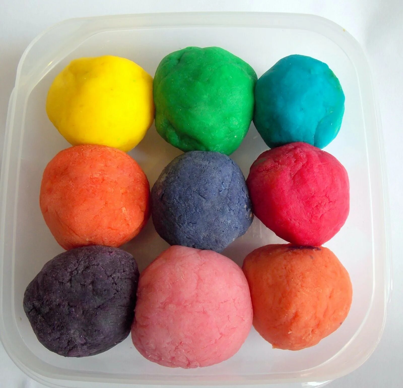 Цветная масса. Домашний пластилин. Разноцветный пластилин. Тесто для лепки разноцветное. Цветное тесто для лепки для детей.