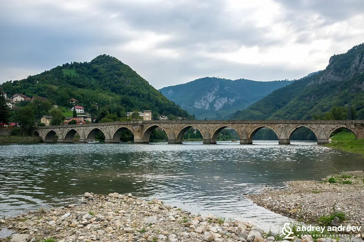 Вишеград на Дрине. Дрина Босния и Герцеговина. Мост Босния Дрина. Дрина река мост на Дрине.