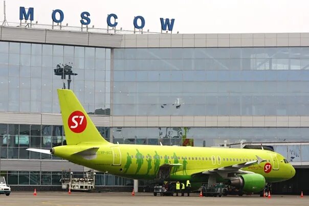 Аэропорт Домодедово s7 Airlines. S7 Airlines самолеты в Домодедово. Airbus a320 s7 Домодедово. Домодедово с7. Где севен