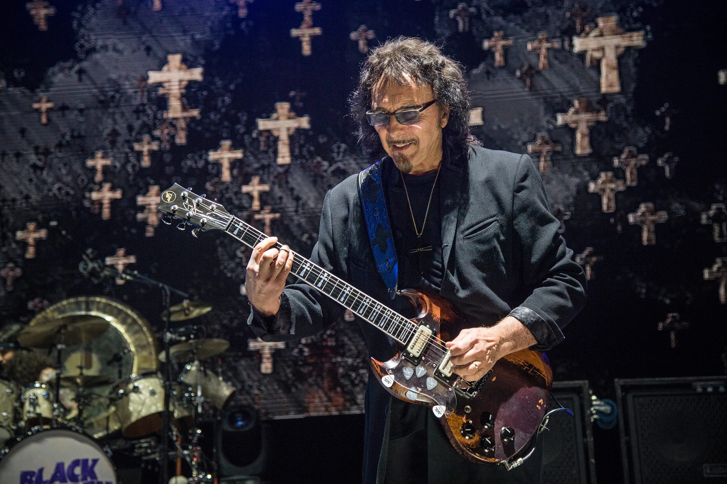 Слушать старые зарубежные. Тони Блэк Саббат. Tony Iommi. Айомми Блэк Саббат. Гитарист Тони Айомми.