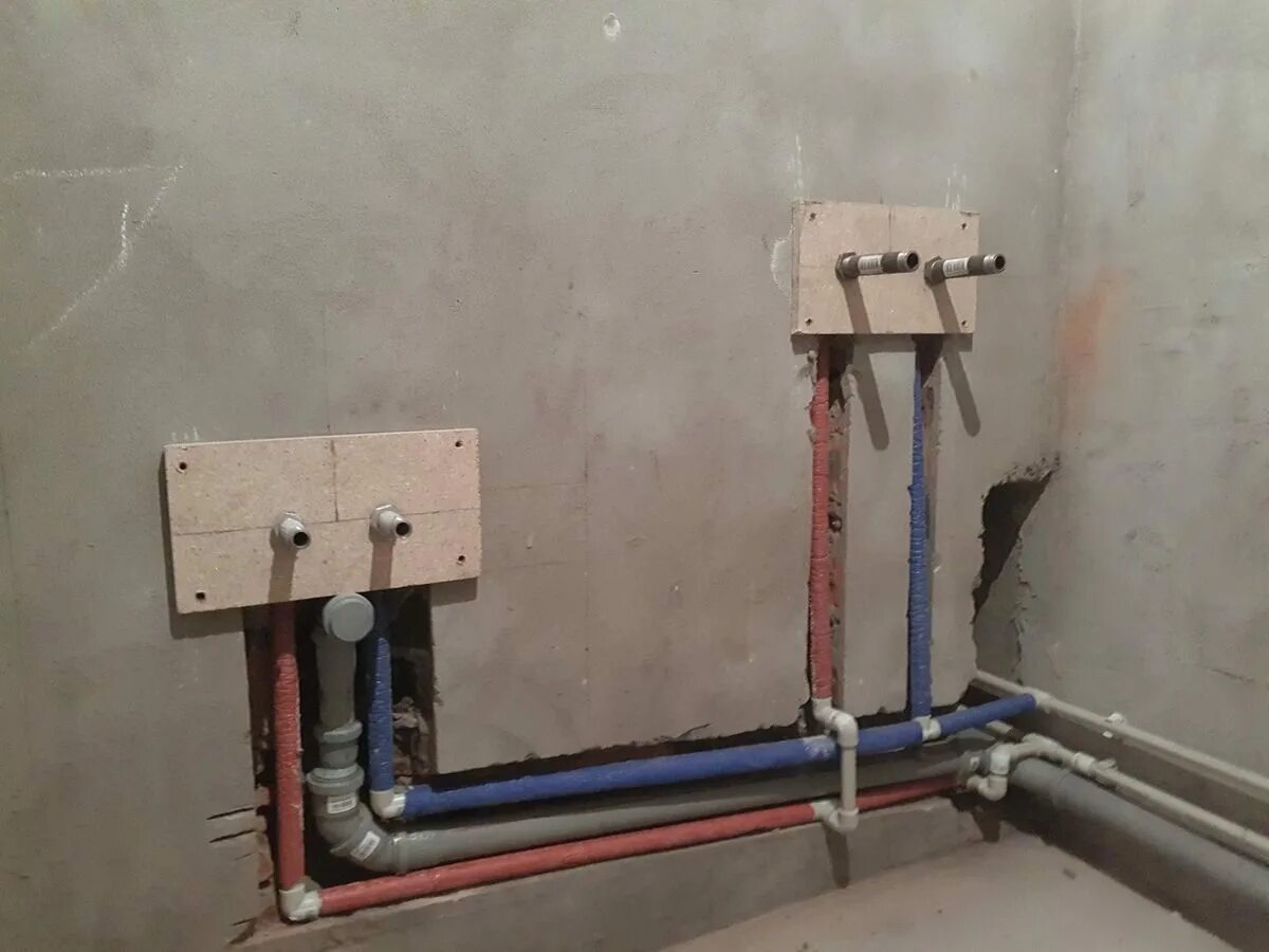 смеситель без эксцентриков на водорозетки. водорозетка для смесителя монтаж. вывод под смеситель. выводы под кран. монтаж эксцентриков для смесителя.