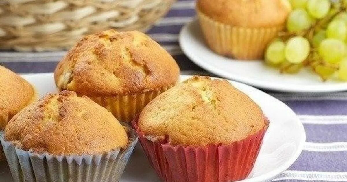 Кекс без дрожжей простой. Пасхальный творожный бездрожжевой кекс. Кекс домашний. Маффины с виноградом. Кекс без дрожжей простой.