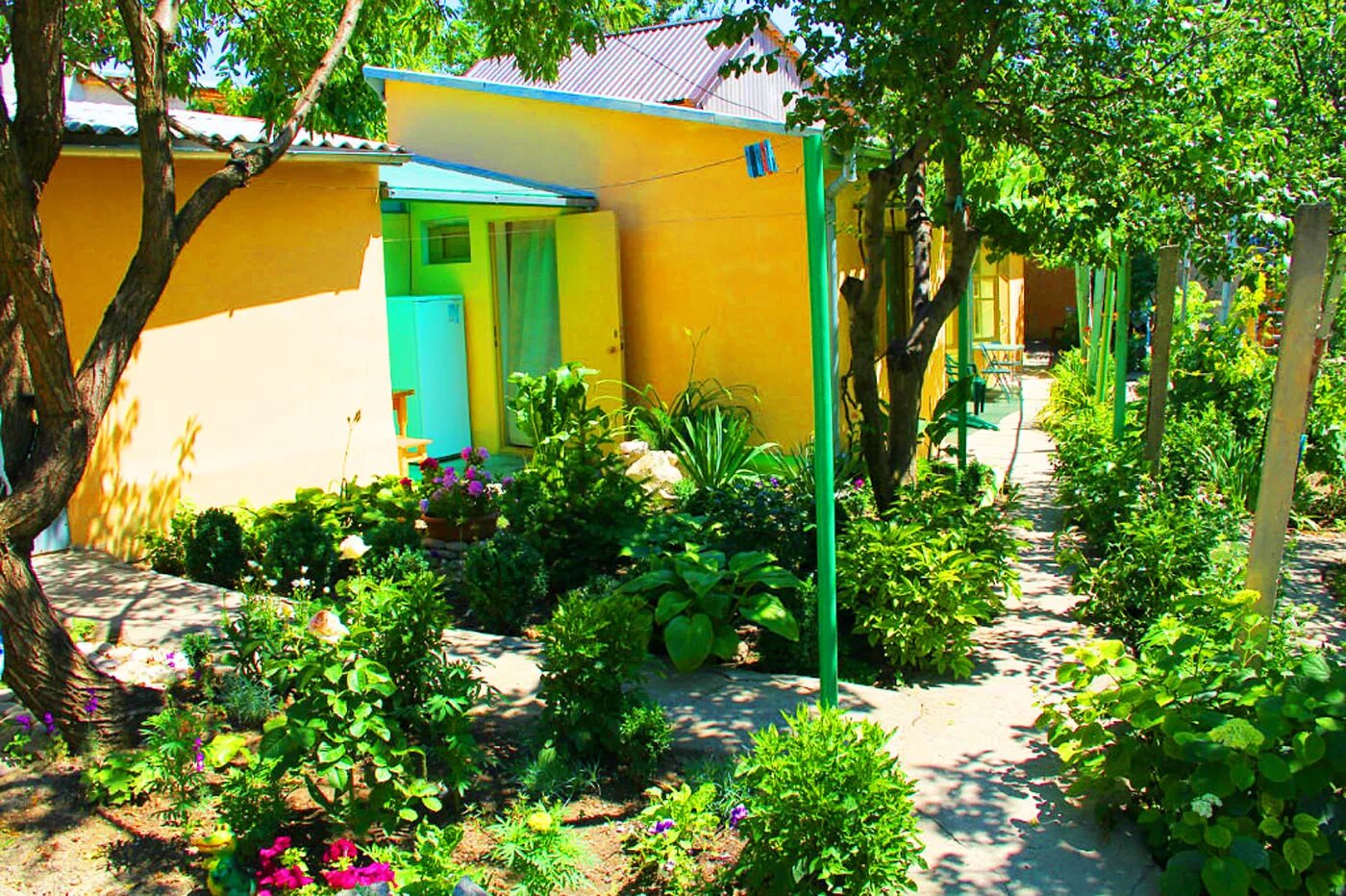 феодосия гостевые дома у моря 2023. феодосия поселок береговое частный сектор. отдых в феодосии частный сектор. феодосия гостевой дом у моря. феодосия улица маяковского.