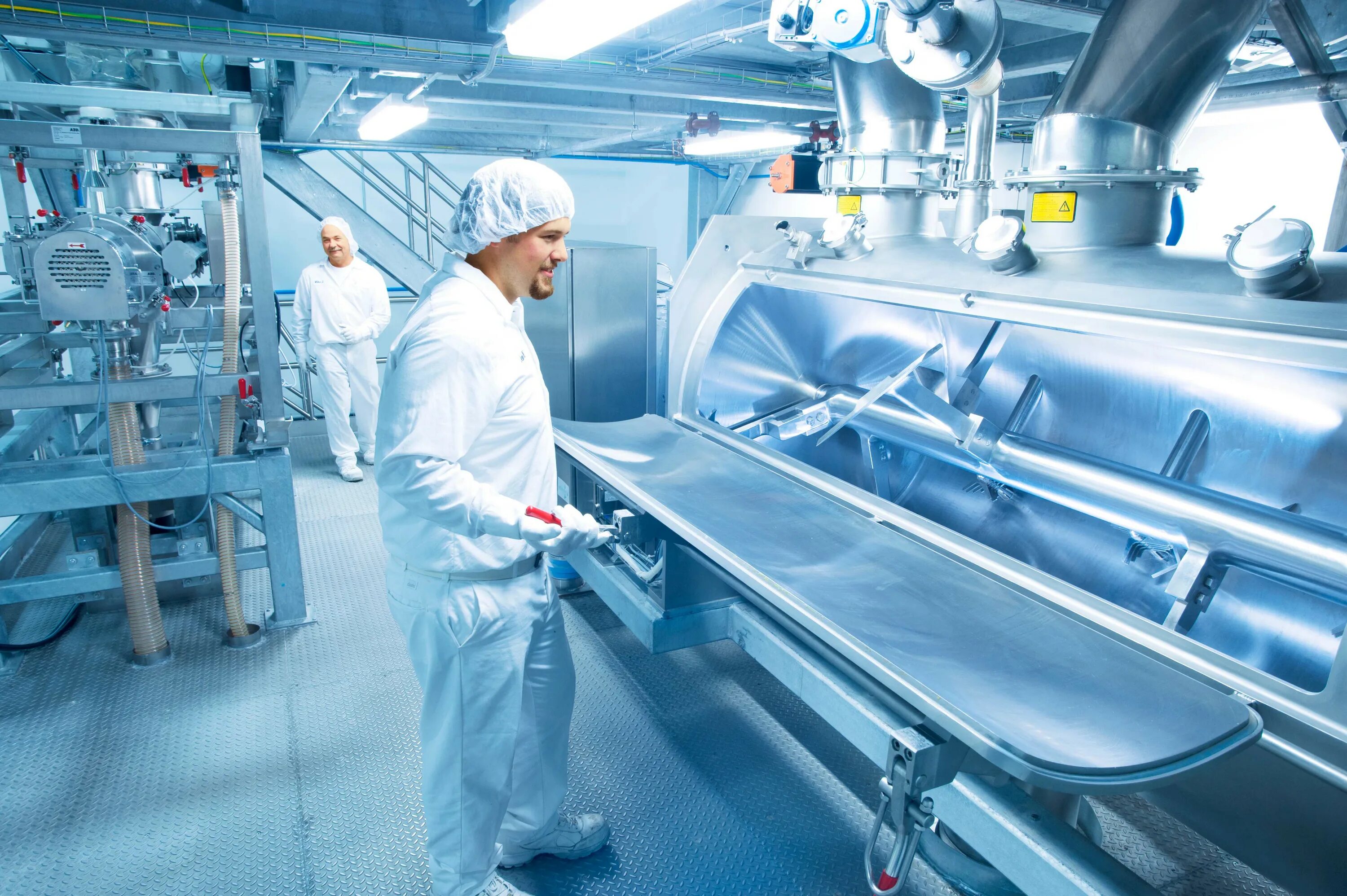Завод пищевой промышленности. Технолог молока и молочных продуктов. Технолог молочной продукции. Технолог пищевой промышленности. Технолог пищевик.