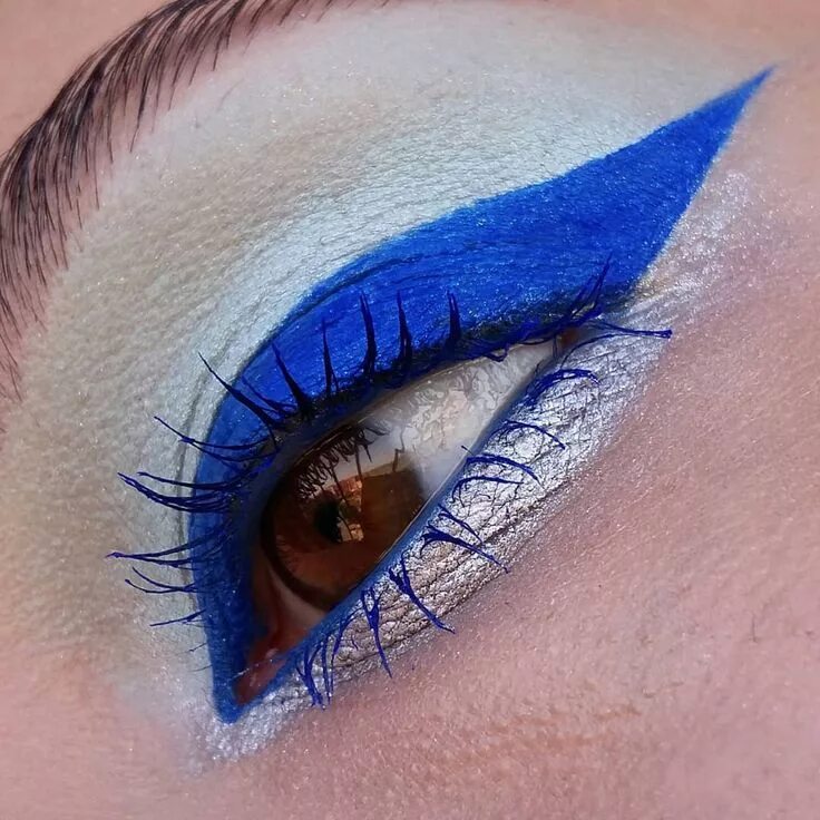 Макияж глаз с синей подводкой 50 Eye Makeup Ideas Cuded Blue makeup, Blue eye makeup, Eye makeup styles
