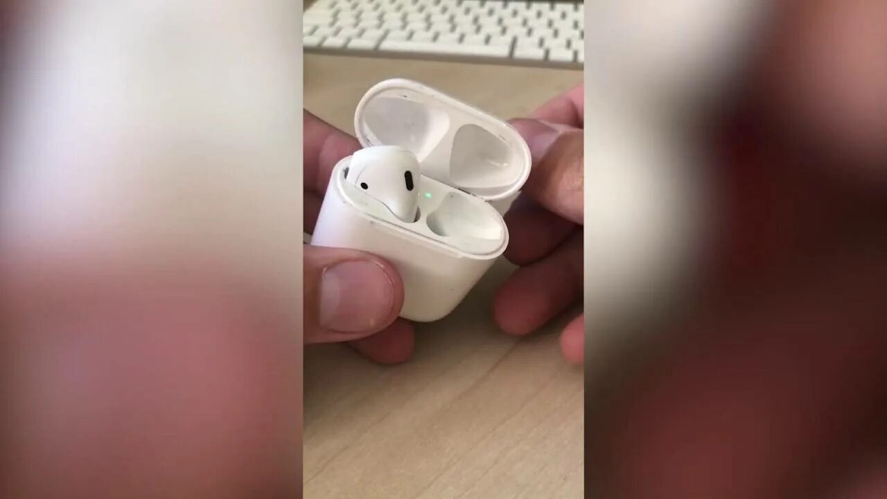 Как найти севший наушник. Потерял аирподс. наушник от airpods. потерял один аирподс. потерял airpods.