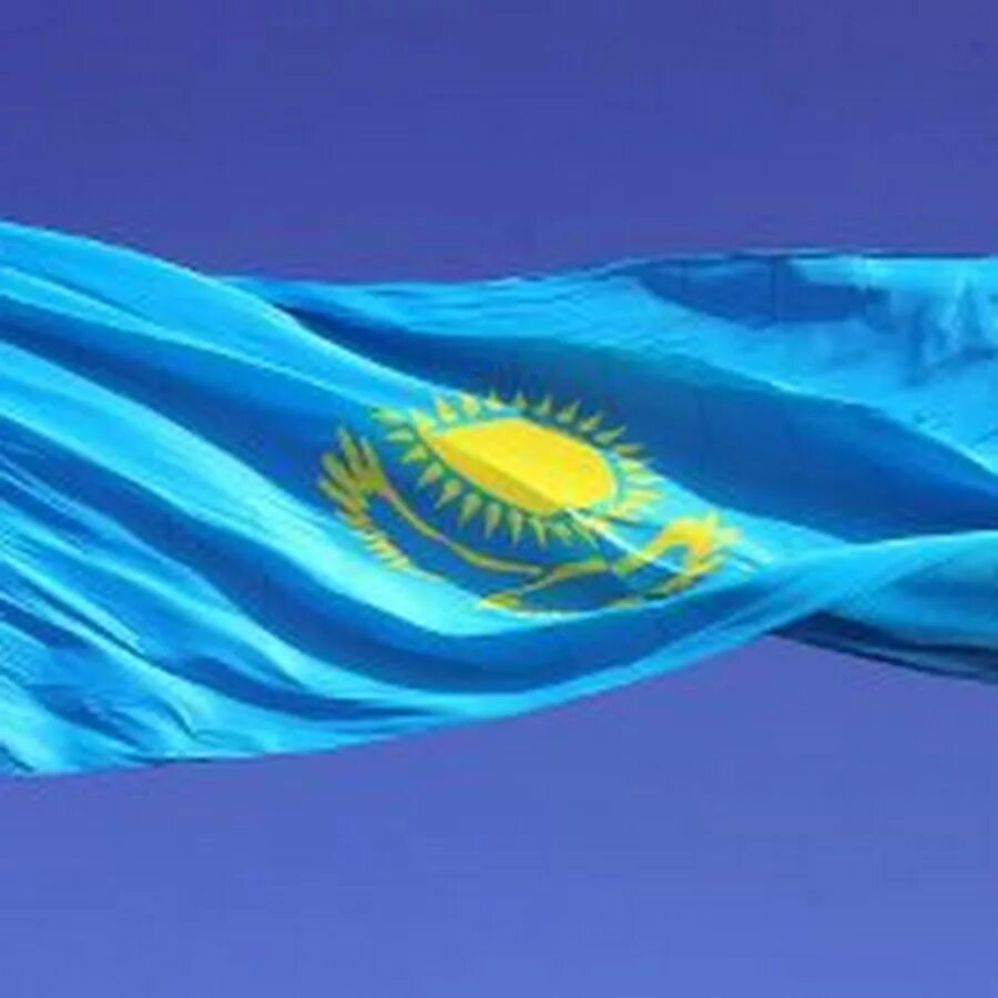 Развевающийся флаг казахстана. Флаг казахстана. флаг казахстана картинки. флаг казахстана обои.