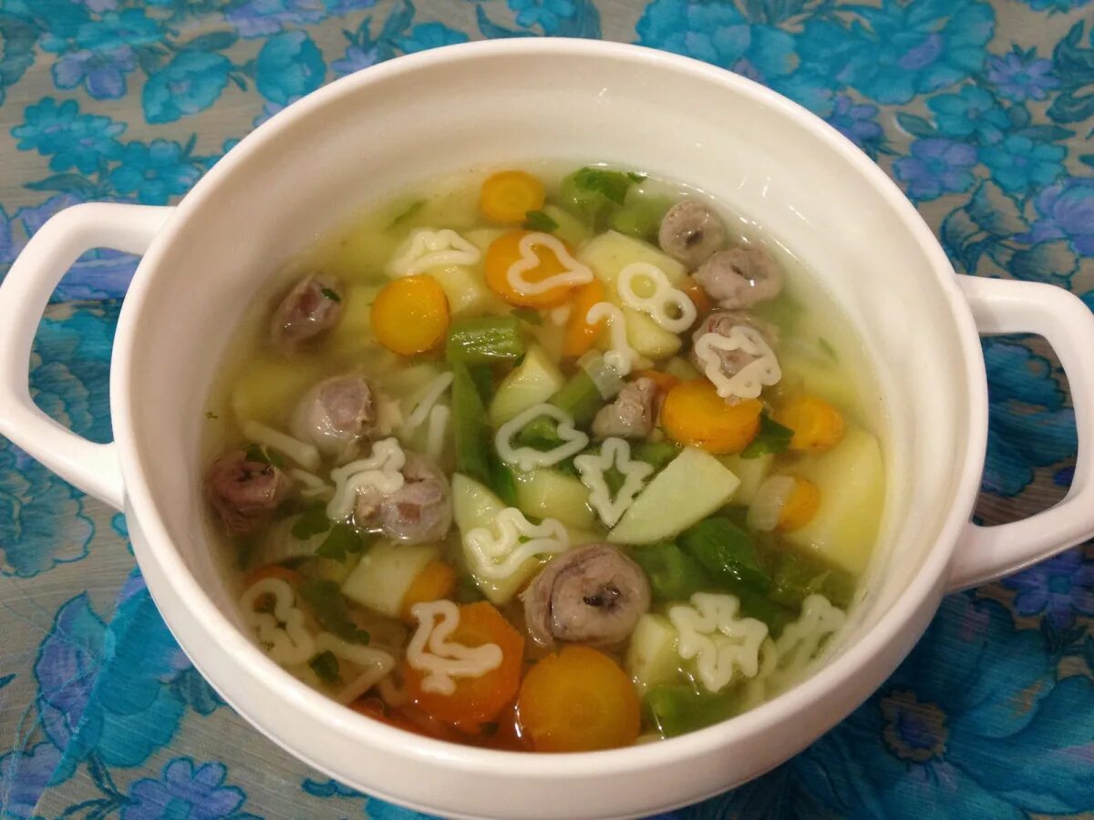 Суп для детей. Детские супы. Овощной суп для ребенка. Суп с куриными сердечками. Готовим ребенку суп