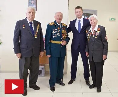 Отмечает 90