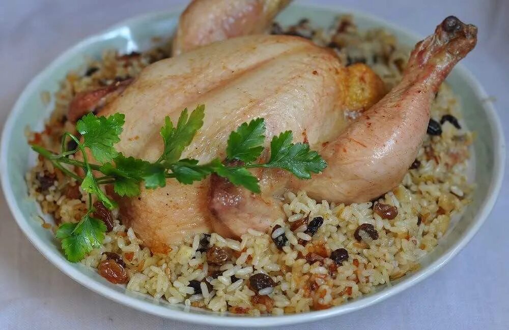 Курицам давать рис. Рис с курицей. жареный рис с курицей. курочка с рисом. вареная курица с рисом.