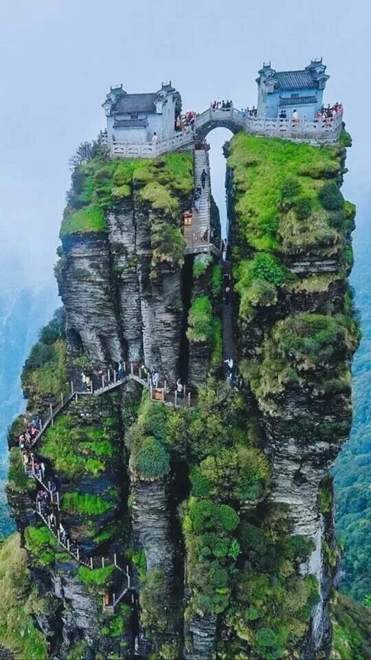 Гора Фаньцзиншань в Китае. Китай храм Фаньцзиншань. Гора Фаньцзин, Гуйчжоу, Китай. Национальный парк Чжанцзяцзе. Высота высота поднебесная